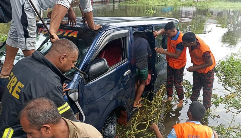 নোয়াখালীর বেগমগঞ্জে সড়ক দুর্ঘটনায় একই পরিবারের ৭ জন নিহত, ৪ আরোহী আহত